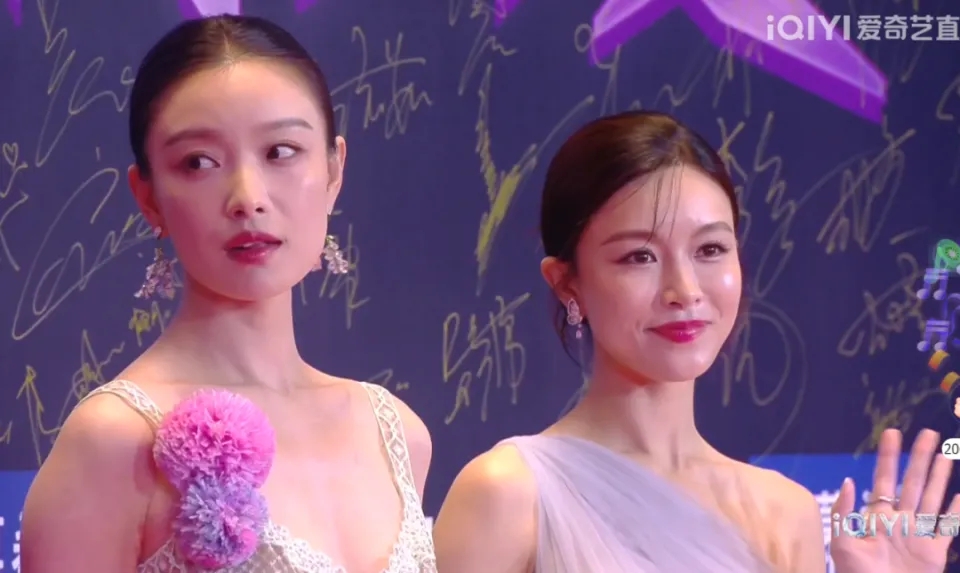 32岁杨紫近照大变样!媒体痛批整容太过,下巴太尖难认出