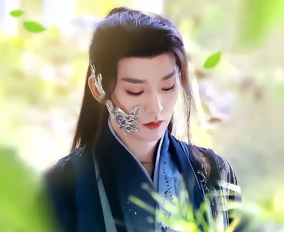 王祖贤在加拿大开艾灸馆,亲自为顾客服务,58岁的她模样大变!