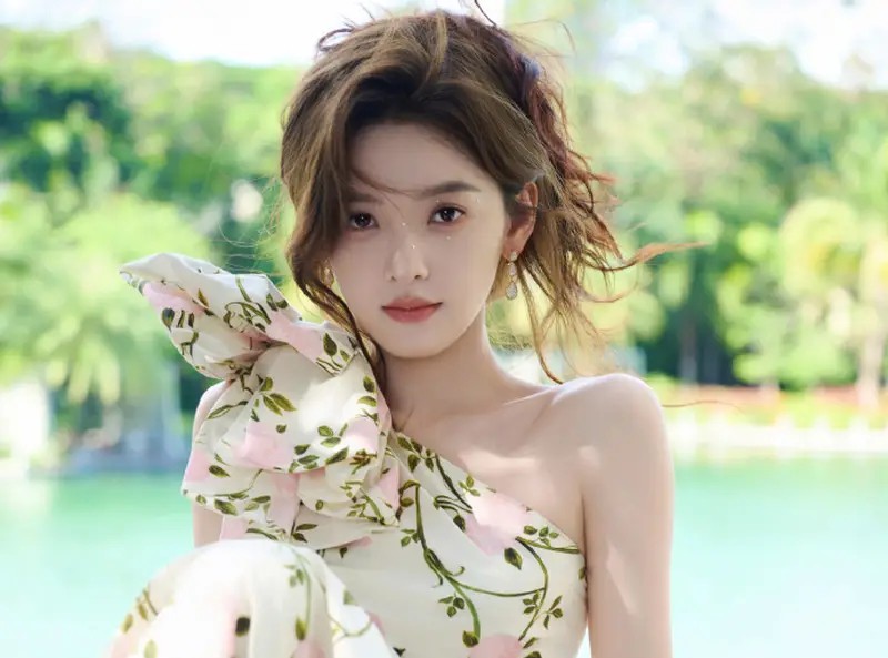 香港知名女星经济有好转,老公生意失败破产,全家移居美国躲债