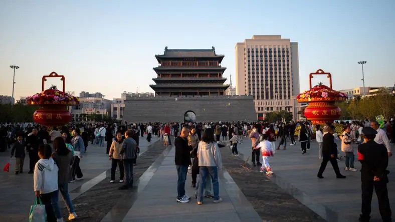 每一个二次元,都会染上“在句尾加括号”的怪癖(