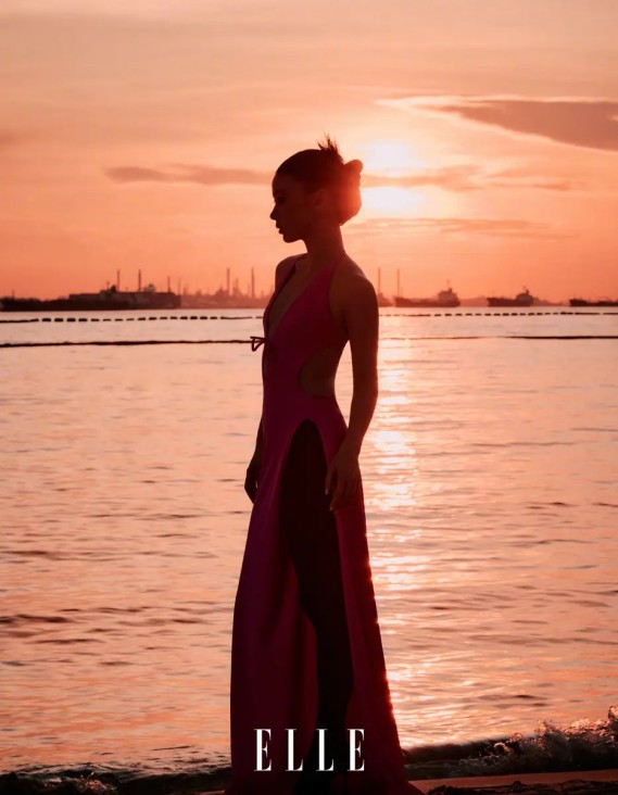 三星三折叠上手：折起是手机，展开竟然是…电脑？