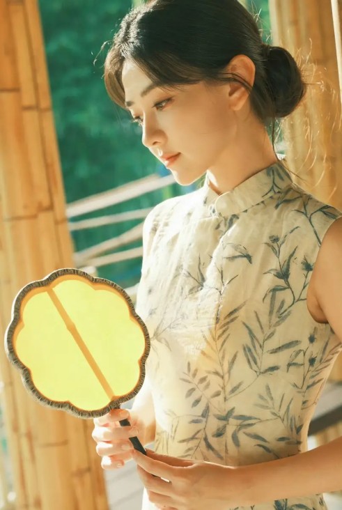 爱奇艺颁奖乌龙惹众怒：粉丝花钱投奖“飞了”，深夜道歉被批“没诚意”